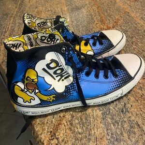 Homer Simpson Converse Size 8. Never worn.